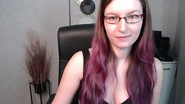 Snapshot of emmaxDelight chatting on February 26, 2025, 9:42 am emmaxDelight online show from February 26, 2025, 9:42 am