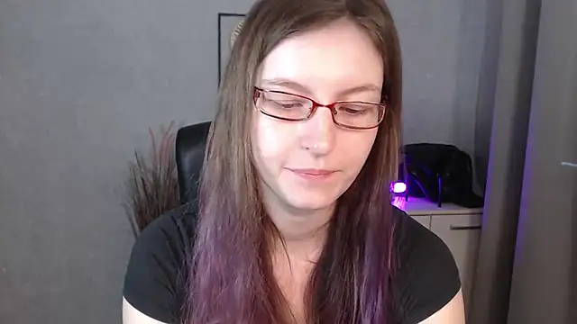 Snapshot of emmaxDelight chatting on September 18, 2025, 5:42 am emmaxDelight online show from September 18, 2025, 5:42 am