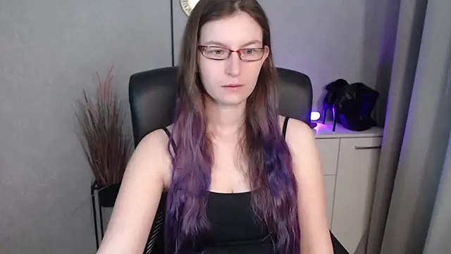 Snapshot of emmaxDelight chatting on October 10, 2025, 5:17 am emmaxDelight online show from October 10, 2025, 5:17 am