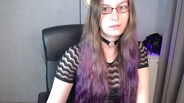 Snapshot of emmaxDelight chatting on October 22, 2025, 5:30 am emmaxDelight online show from October 22, 2025, 5:30 am