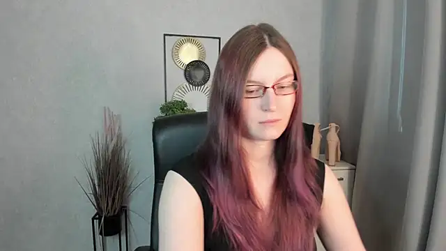 emmaxDelight online show from April 10, 2026, 5:45 am