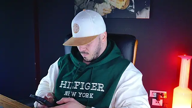 AngeloEric online show from January 4, 2025, 3:39 pm