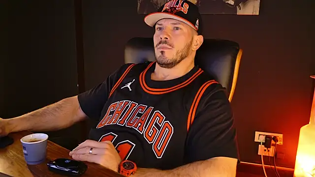 AngeloEric online show from December 22, 2025, 2:03 pm