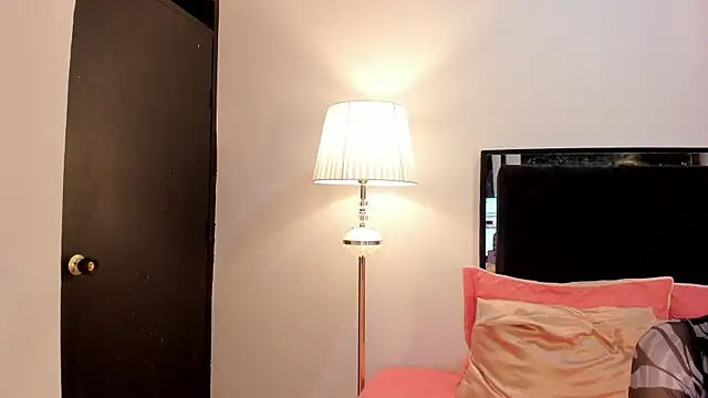 Snapshot of lilithTeen1_ chatting on February 18, 2026, 4:30 am lilithTeen1 online show from February 18, 2026, 4:30 am