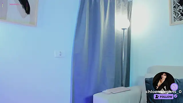 Chloe Morgans online show from December 3, 2025, 1:42 pm