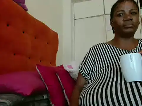 Snapshot of tinagiant chatting on January 17, 2025, 9:17 am tinagiant online show from January 17, 2025, 9:17 am