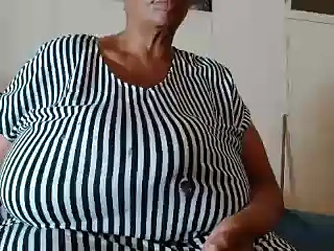 Snapshot of tinagiant chatting on March 21, 2025, 1:45 pm tinagiant online show from March 21, 2025, 1:45 pm