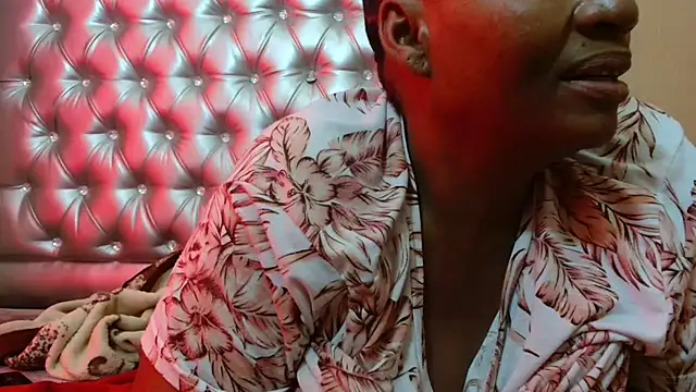 Snapshot of tinagiant chatting on September 10, 2025, 10:15 am tinagiant online show from September 10, 2025, 10:15 am