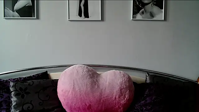 sexyjennyeu online show from February 12, 2025, 1:16 pm