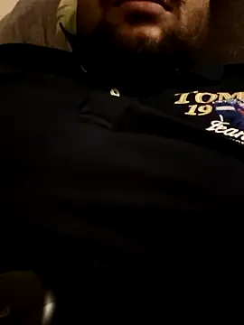 yourdreamman0705 online show from January 19, 2025, 7:37 pm