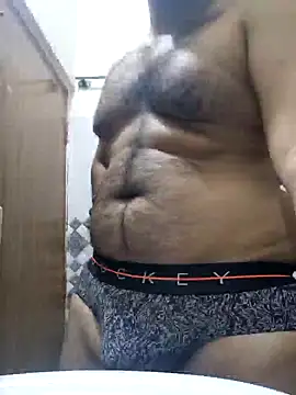 yourdreamman0705 online show from February 6, 2025, 5:51 pm