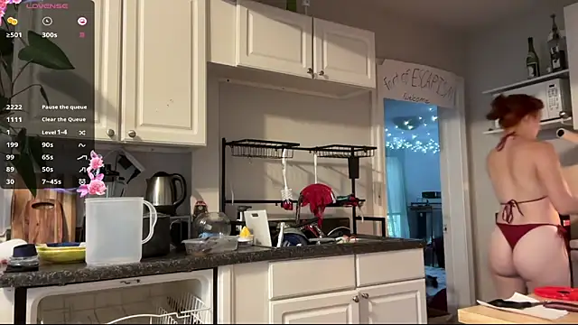 Aria Fields online show from September 30, 2025, 3:39 pm