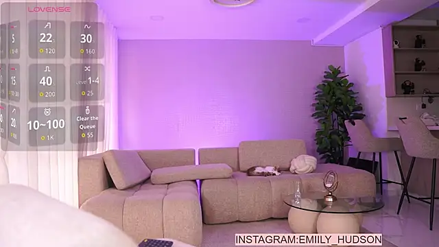 Snapshot of emily_huddson_ chatting on June 5, 2026, 9:09 pm emily huddson online show from June 5, 2026, 9:09 pm