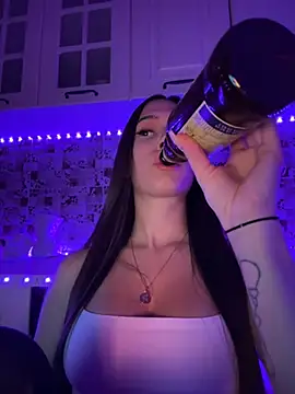 EricaWalls online show from December 15, 2024, 6:04 pm