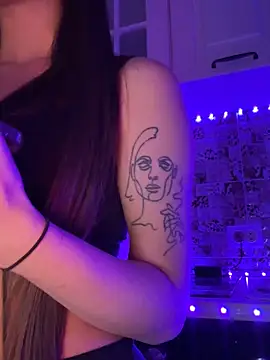 EricaWalls online show from February 4, 2025, 3:00 am