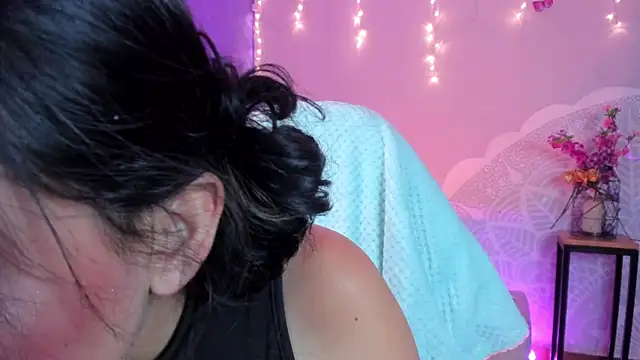 Snapshot of vanelope11 chatting on February 15, 2025, 10:21 pm vanelope11 online show from February 15, 2025, 10:21 pm