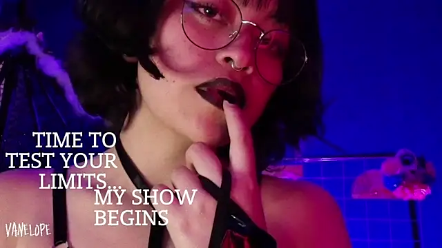 Snapshot of vanelope11 chatting on September 17, 2025, 7:37 pm vanelope11 online show from September 17, 2025, 7:37 pm