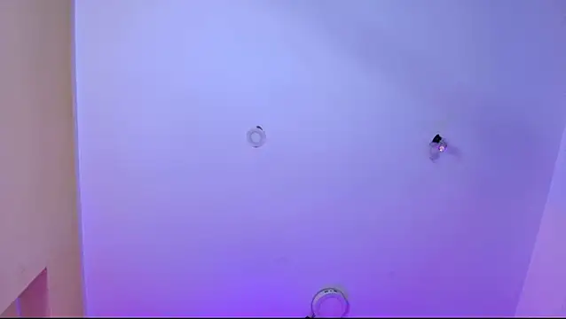 Snapshot of vanelope11 chatting on December 14, 2025, 12:32 pm vanelope11 online show from December 14, 2025, 12:32 pm