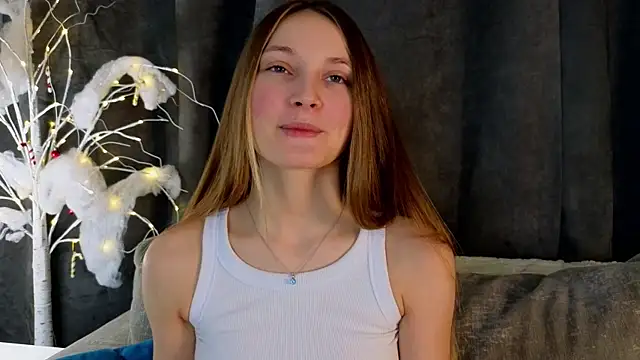 Snapshot of MonaEldon chatting on January 6, 2025, 1:20 am MonaEldon online show from January 6, 2025, 1:20 am