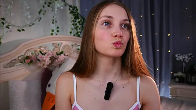 MonaEldon online show from March 30, 2026, 2:45 am