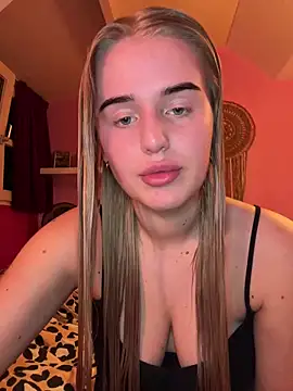 yourhornyslut online show from March 19, 2025, 8:32 pm