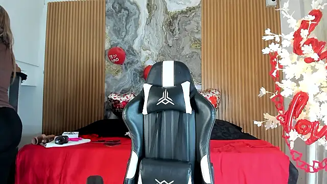 Danna topless online show from February 12, 2026, 12:00 pm