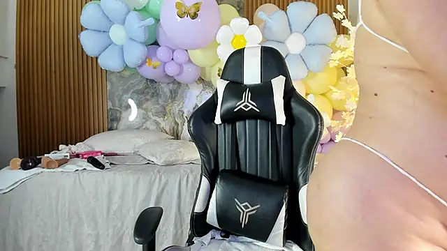 Danna topless online show from March 31, 2026, 12:16 pm