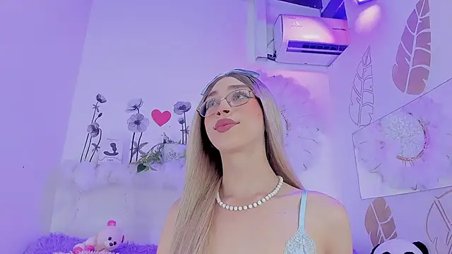 Ariadna Evangeline online show from November 28, 2025, 5:54 am