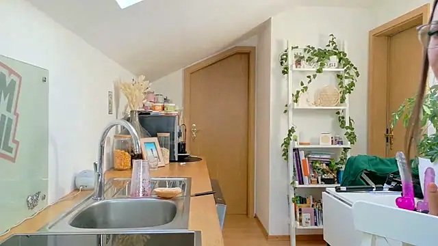 Snapshot of BrownieyQueen chatting on March 5, 2025, 7:16 am BrownieyQueen online show from March 5, 2025, 7:16 am