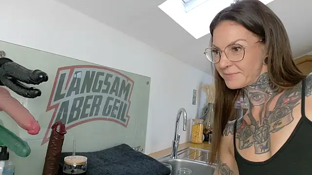 Snapshot of BrownieyQueen chatting on September 12, 2025, 7:52 am BrownieyQueen online show from September 12, 2025, 7:52 am