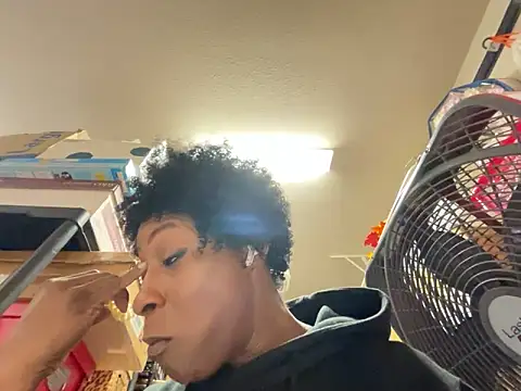 wynterheat online show from November 10, 2025, 3:27 am