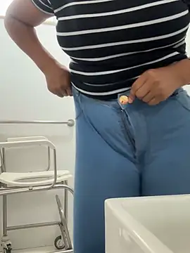 Snapshot of Palomasoouzaaak chatting on February 19, 2026, 12:56 pm Palomasoouzaaak online show from February 19, 2026, 12:56 pm