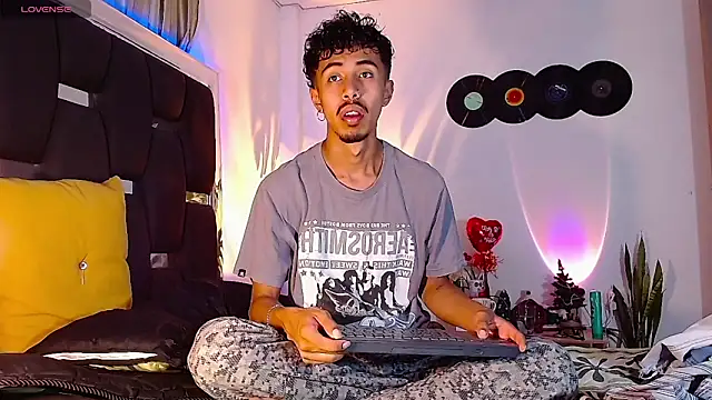 RyanRizzo online show from December 3, 2024, 12:13 am