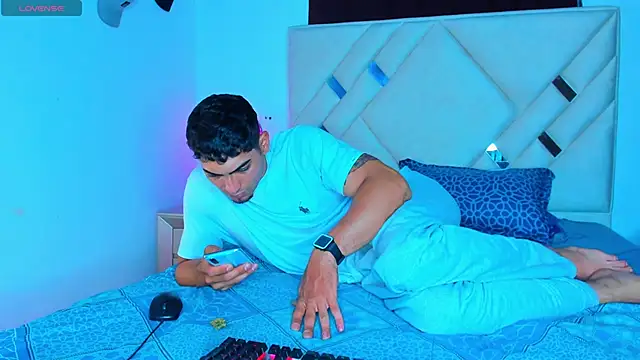 Rich boy01 online show from December 19, 2024, 5:18 am