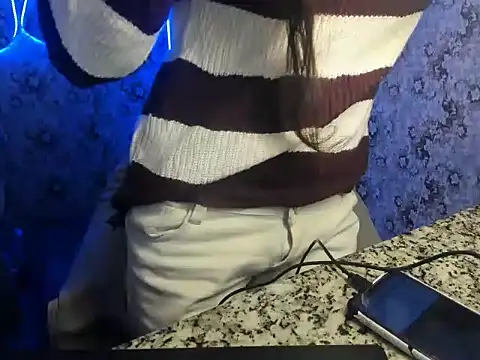 aarjulove online show from February 1, 2025, 4:33 pm