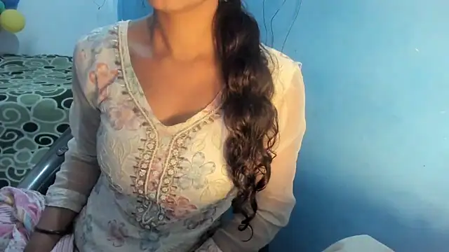 aarjulove online show from February 19, 2026, 3:52 pm