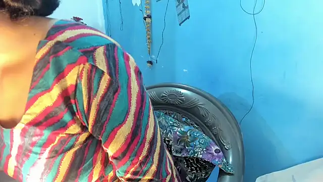 aarjulove online show from March 11, 2026, 3:40 pm