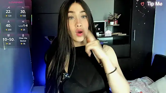 Snapshot of Emilytafur chatting on May 30, 2026, 8:28 pm Emilytafur online show from May 30, 2026, 8:28 pm