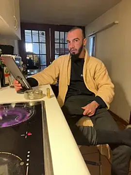 Snapshot of donnuozfutura chatting on February 1, 2025, 3:18 pm donnuozfutura online show from February 1, 2025, 3:18 pm