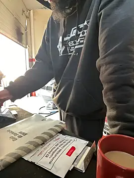 Snapshot of donnuozfutura chatting on March 5, 2025, 9:16 am donnuozfutura online show from March 5, 2025, 9:16 am