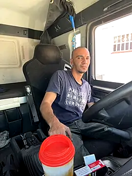 Snapshot of donnuozfutura chatting on October 7, 2025, 10:56 am donnuozfutura online show from October 7, 2025, 10:56 am