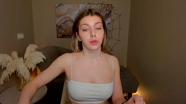 MollyMeltorr online show from October 19, 2025, 1:06 am