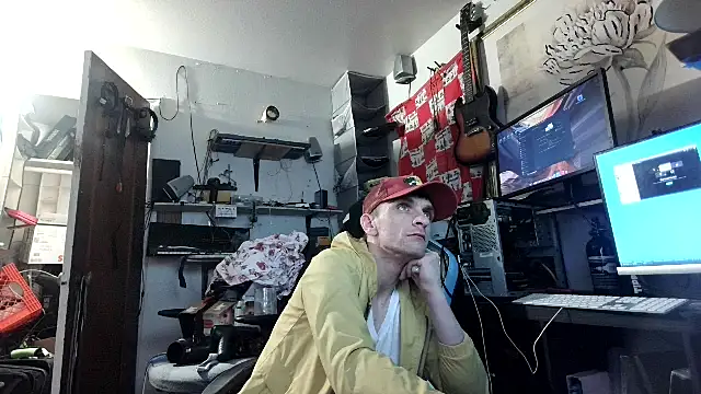 Snapshot of deadpi chatting on December 27, 2024, 1:39 pm deadpi online show from December 27, 2024, 1:39 pm