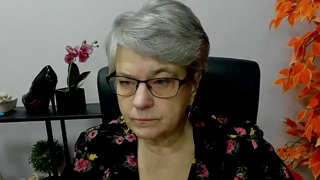 Snapshot of IrisDream chatting on December 5, 2024, 7:16 am IrisDream online show from December 5, 2024, 7:16 am