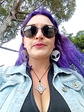 sophie banger online show from October 12, 2025, 6:07 pm