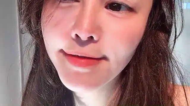 Krismil3 online show from May 15, 2026, 11:12 pm