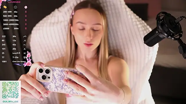 HollisBeckett online show from February 4, 2026, 2:39 am