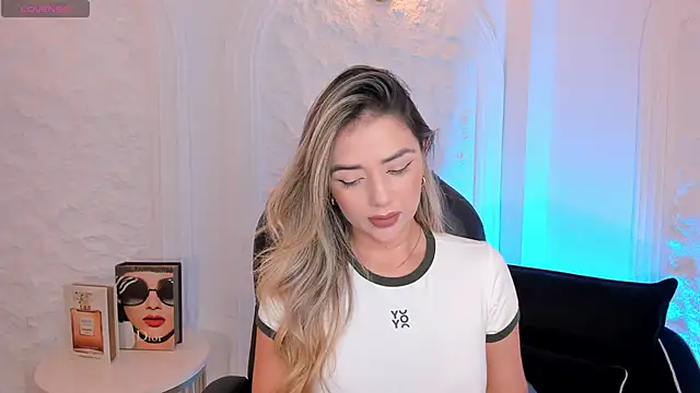 ChloePreston  online show from May 19, 2026, 11:49 am