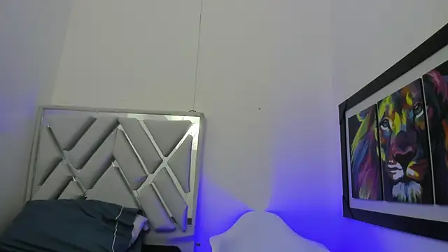 leslyylove online show from December 17, 2024, 3:17 am