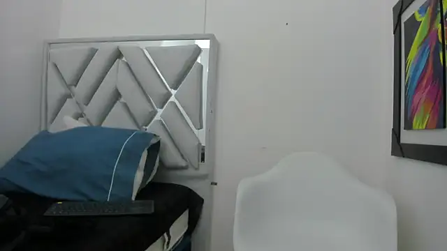 leslyylove online show from January 22, 2025, 3:09 am